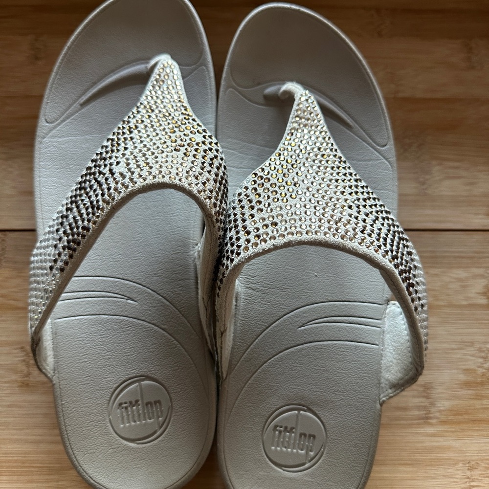 FitFlop Women's Sandals in Beige with Gold and Silver Details (Size 10)